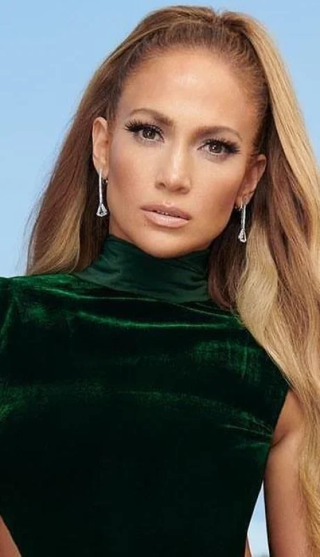 JLo-posando-para-una-revista-famosa