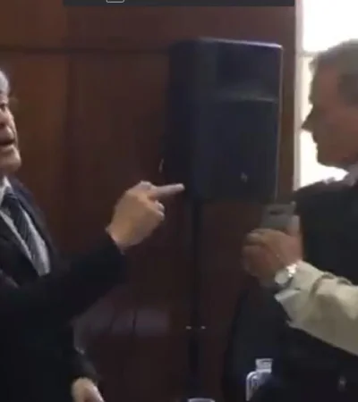 Romano-discutiendo-con-Ferrer