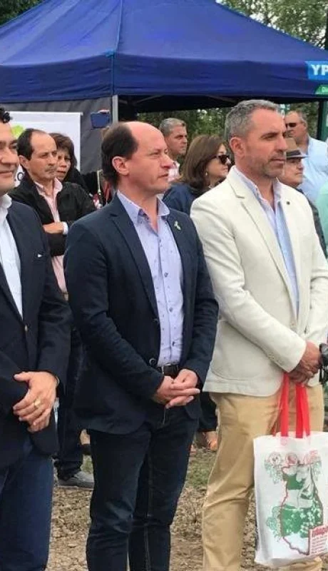 ae463660-5229-4274-8b30-5a278194d69b