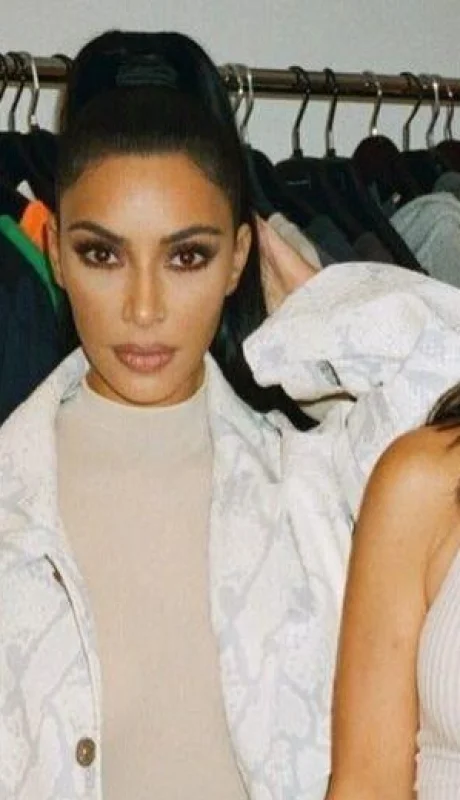 Kourtney-Kardashian-kim-hermanas-instagram-clan-fotos