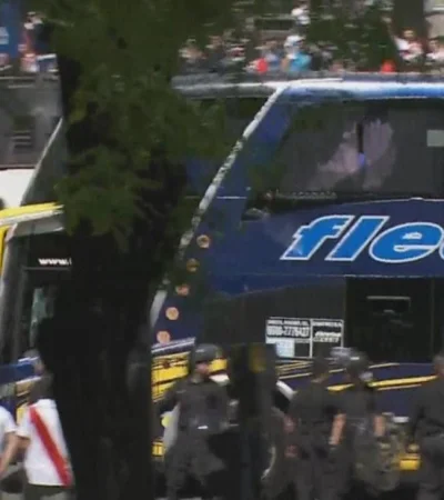 micro-boca-llegada-monumental-apedreado