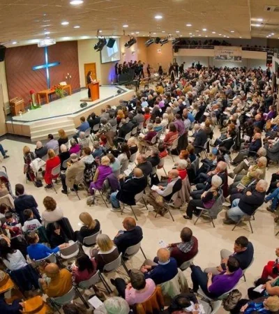 Interior-del-templo-de-la-Iglesia-Evangélica