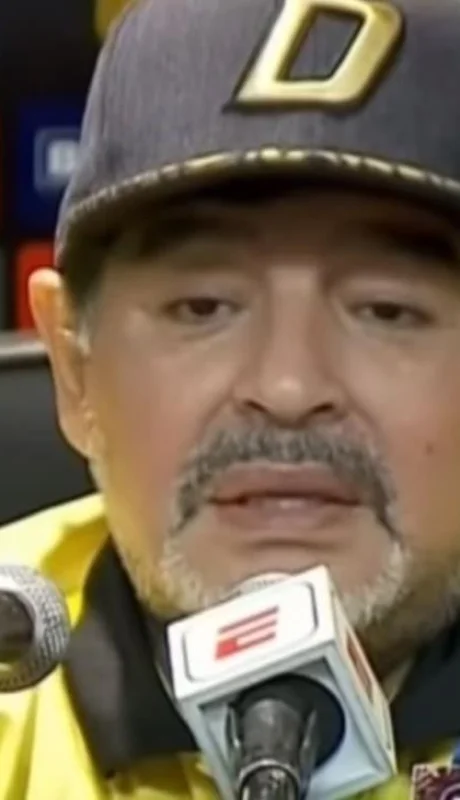 diego-armando-maradona-lionel-scaloni