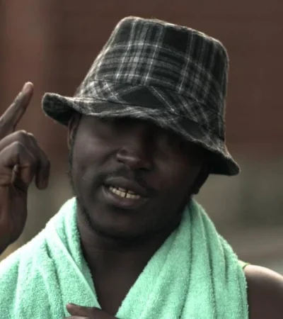 hombre-negro-cama-sexo-2