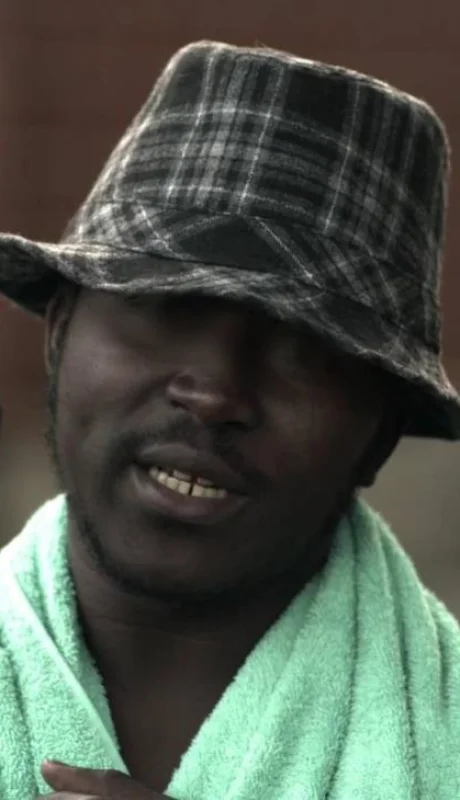 hombre-negro-cama-sexo-2