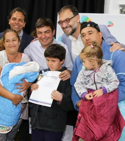 De-Marchi-entregó-59-viviendas