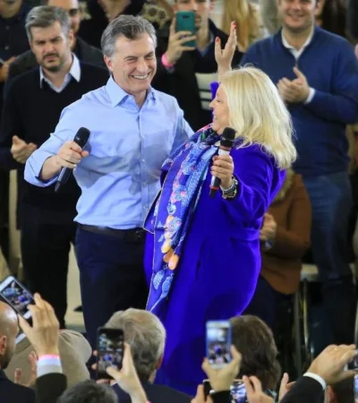 Mauricio-Macri-Elisa-Carrio