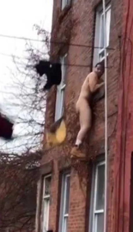 desnudo-infiel-ventana