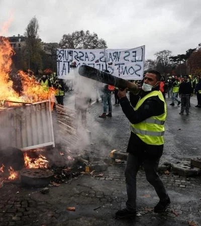 francia-chalecos-amarillos-macron
