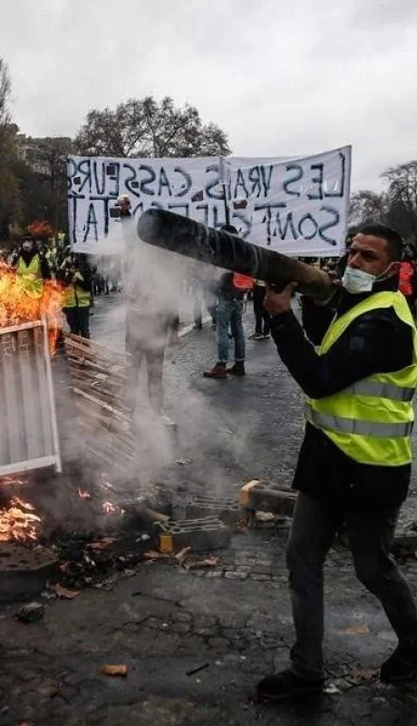 francia-chalecos-amarillos-macron