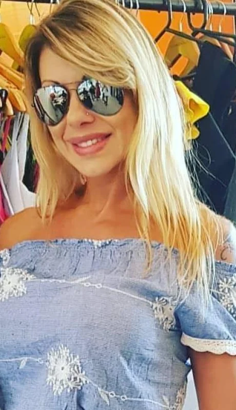 monica-farro-microbikini-verano-cuerpo-pileta-instagram-3