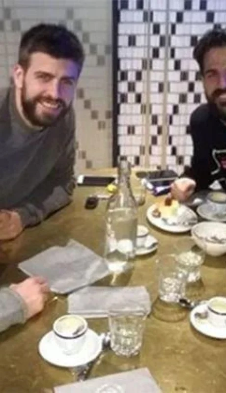 Messi-Fabregas-Pique-1920