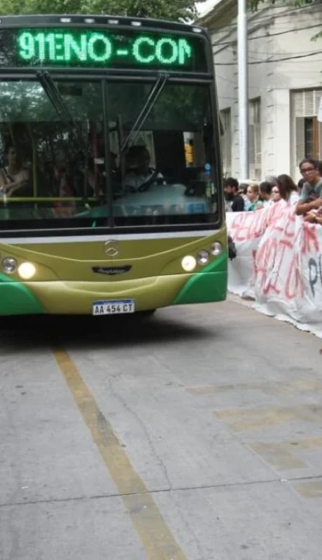 Mendotran-mendoza-transporte-reclamo-marcha-firmas-oposición