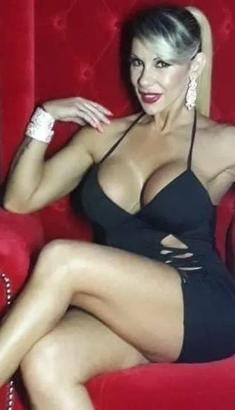 monica-farro-bikini-animal-print-verano-cuerpo-pileta-instagram-6