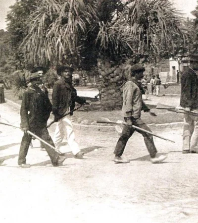 REVOLUCIONARIOS-RADICALES-MARCHAN--POR-CALLE-MITRE