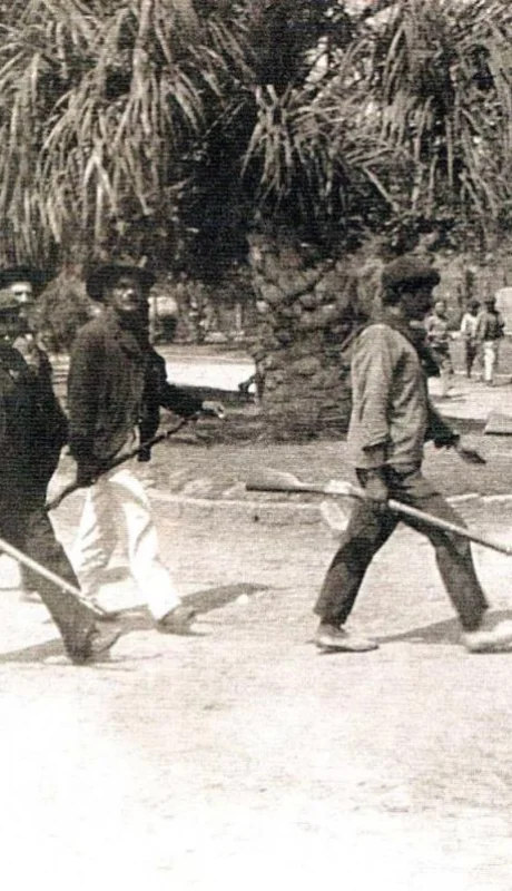 REVOLUCIONARIOS-RADICALES-MARCHAN--POR-CALLE-MITRE