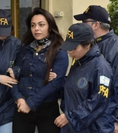 Carolina-Pochetti-detenida-cuadernos