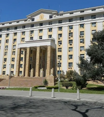 1200px-Casa_de_Gobierno_en_la_Cuidad_de_Mendoza