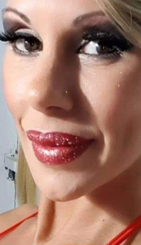 monica-farro-enfermera-vedette-obra-fotos-verano-video-las-grutas-77-