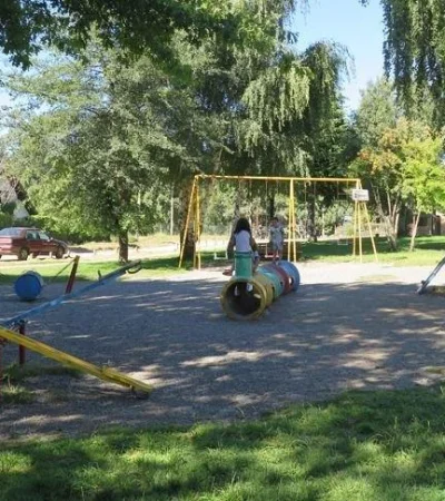 plaza-niños-jugando