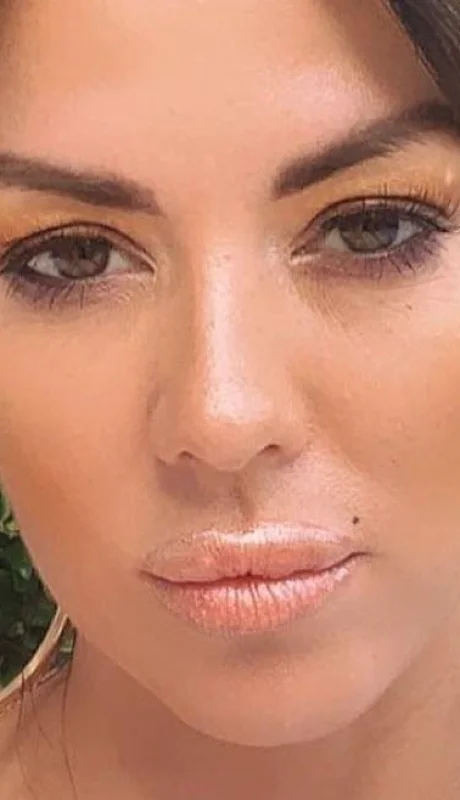 karina-jelinek-foto-topless-instagram-tapado-animal-print-77