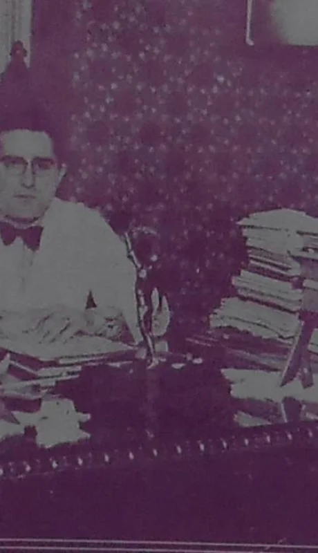 El-doctor-Colucci-en-su-consultorio--particular