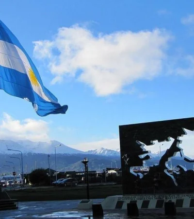 homenaje-a-caidos-en-malvinas