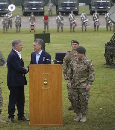 Mauricio-Macri-ejercito-1920-7