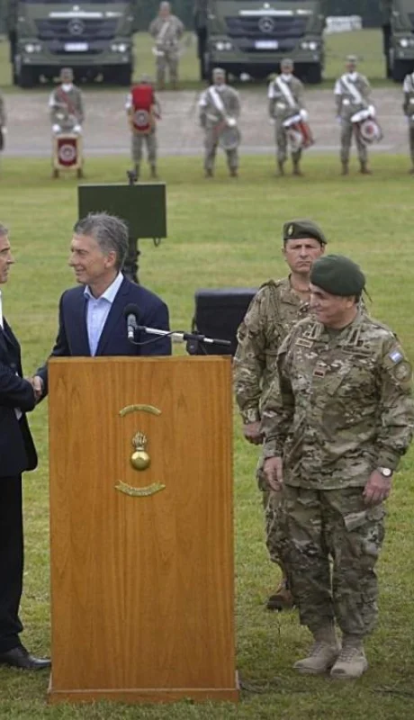 Mauricio-Macri-ejercito-1920-7