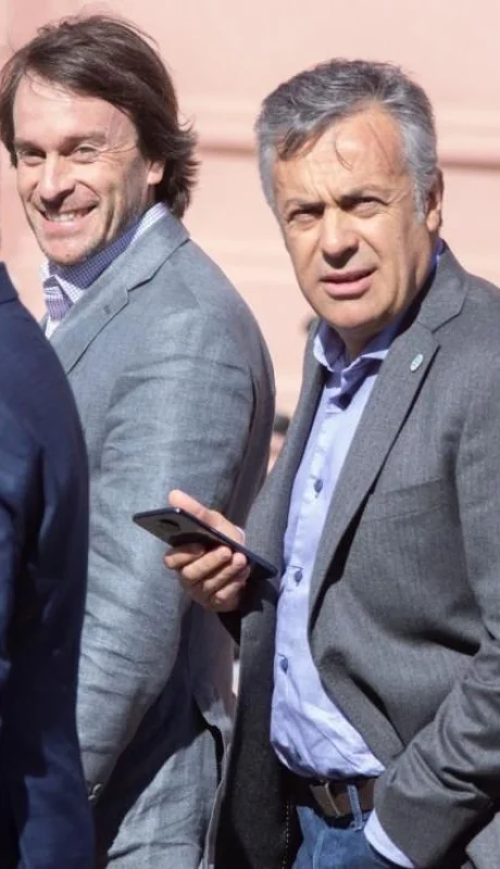 alfredo-cornejo-llegando-a-la-rosada