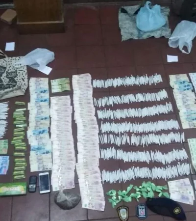 porros-marihuana-policiales-mendoza-hoy-godoy-cruz-auto-2
