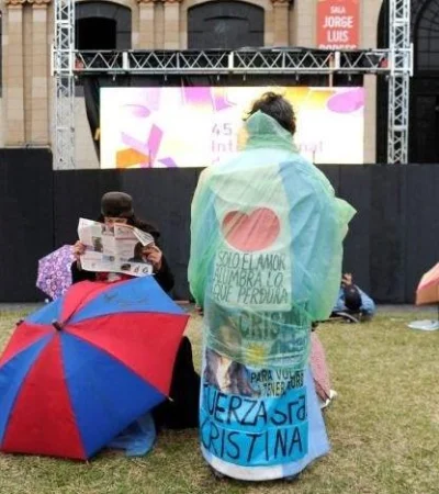 militantes-presentación-libro-cristina-kirchner-la-rural-video