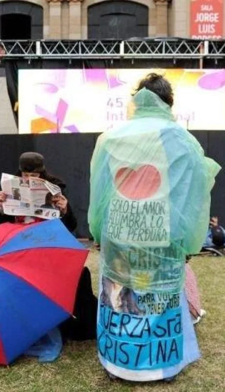 militantes-presentación-libro-cristina-kirchner-la-rural-video