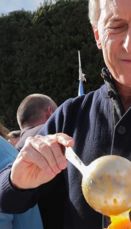 mauricio-macri-locro-25-de-mayo-fotos-2