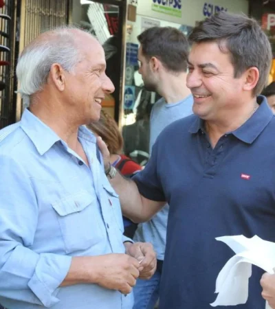 De-Marchi-junto-a-comerciantes