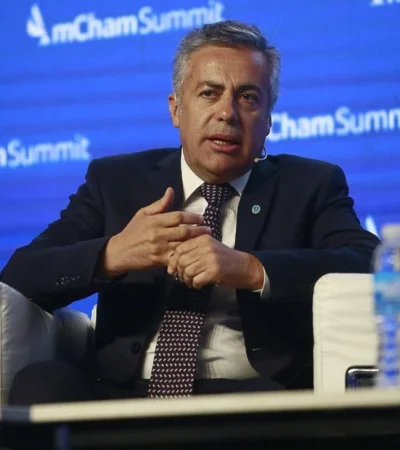 alfredo-cornejo-novaresio-declaraciones-amcham-summit-entrevista-44