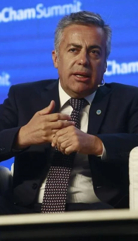 alfredo-cornejo-novaresio-declaraciones-amcham-summit-entrevista-44