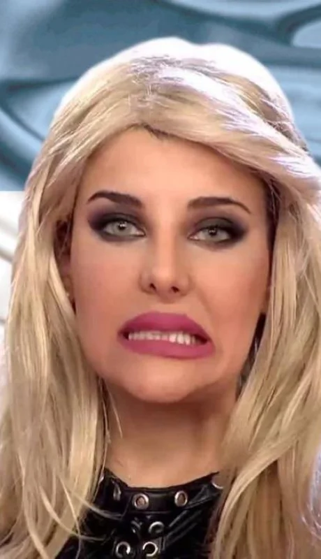 Charlotte--Caniggia-instagram-2019-escarapela-blooper-fotos