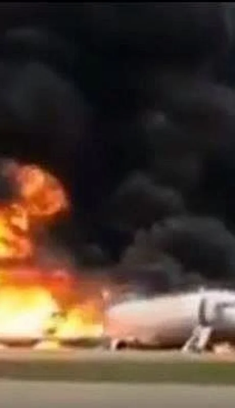 rusia-moscu-avion-en-llamas-13-muertos-accidente