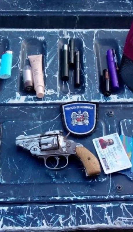 revólver-auto-policiales-mendoza-hoy-maipú-55