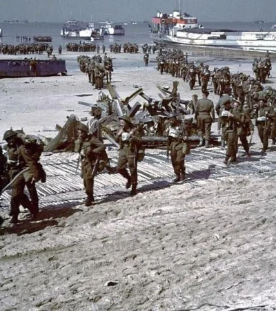 El-ej_rcito-brit_nico-se-posiciona-en-la-playa-denominada-Juno-el-mismo-d_a-del-desembarco