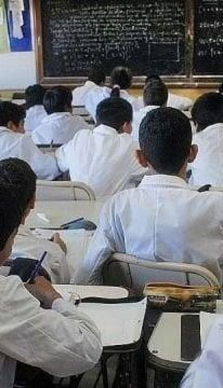 escuela-utiles-alumnos-mendoza-clases-colegio