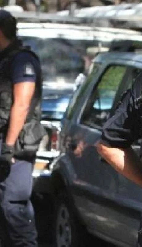 policia-millonario-robo-a-una-mujer-en-san-martin-joyas-pesos