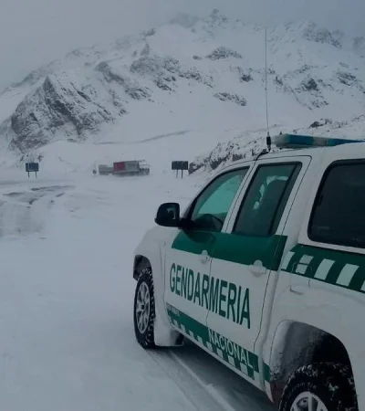 gendarmería-camiones-varados-nieve