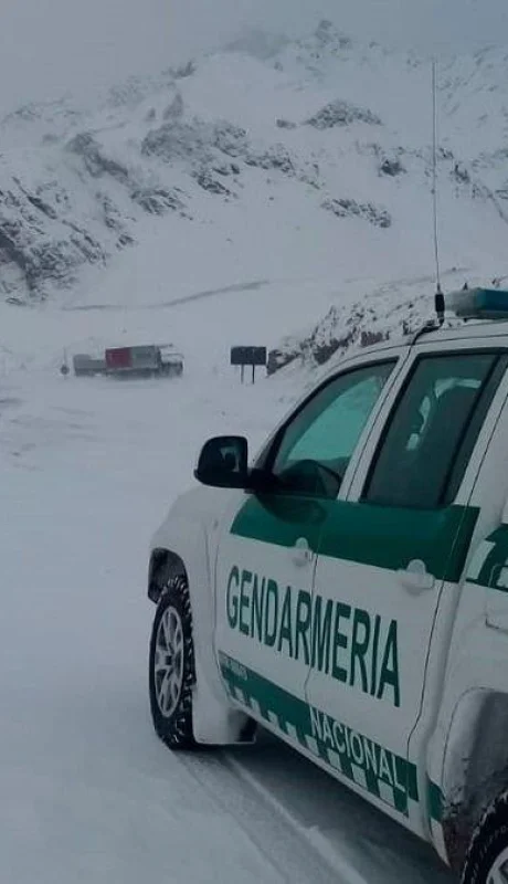 gendarmería-camiones-varados-nieve