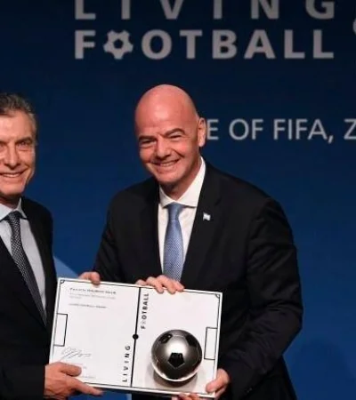 macri-premiado-increpado-fifa-grupo-de-argentinos-suiza