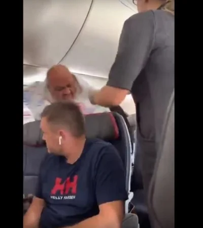 video-viral-vuelo-avión-mujer-celosa-golpe-hombre