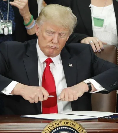 AP_DCPM111_APTOPIX_TRUMP_IM