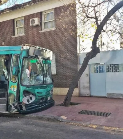 choque-micros-centro-mendoza-policiales