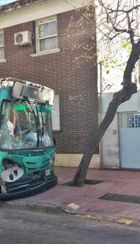 choque-micros-centro-mendoza-policiales